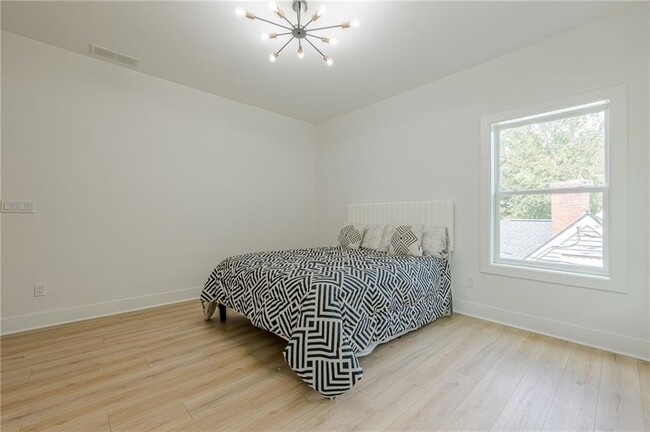 Building Photo - 34 Candler Rd NE