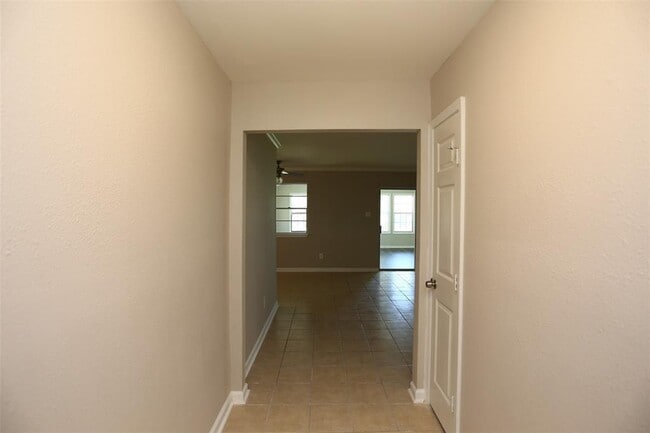 Building Photo - 9707 Fonville Dr