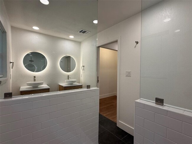 Building Photo - 6712 Bryn Mawr Dr