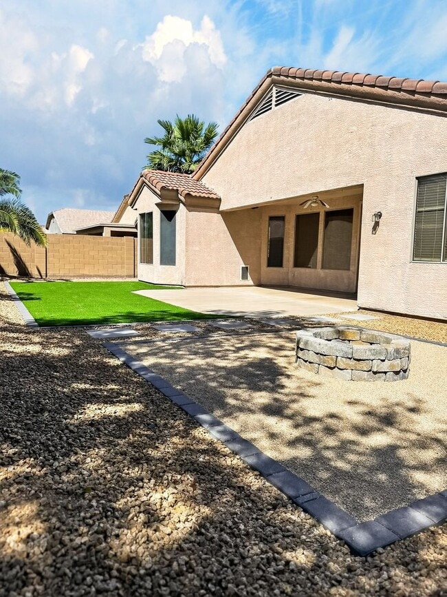 Building Photo - Single-level 4 bed, 2 bath home with tandem 3-car garage and RV gate.