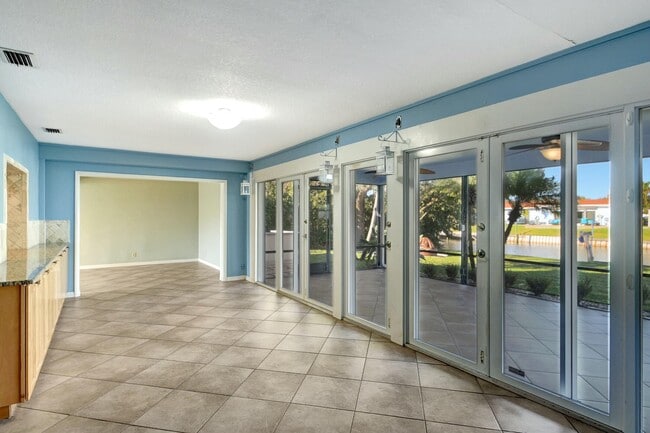 Building Photo - 1753 W Terrace Dr