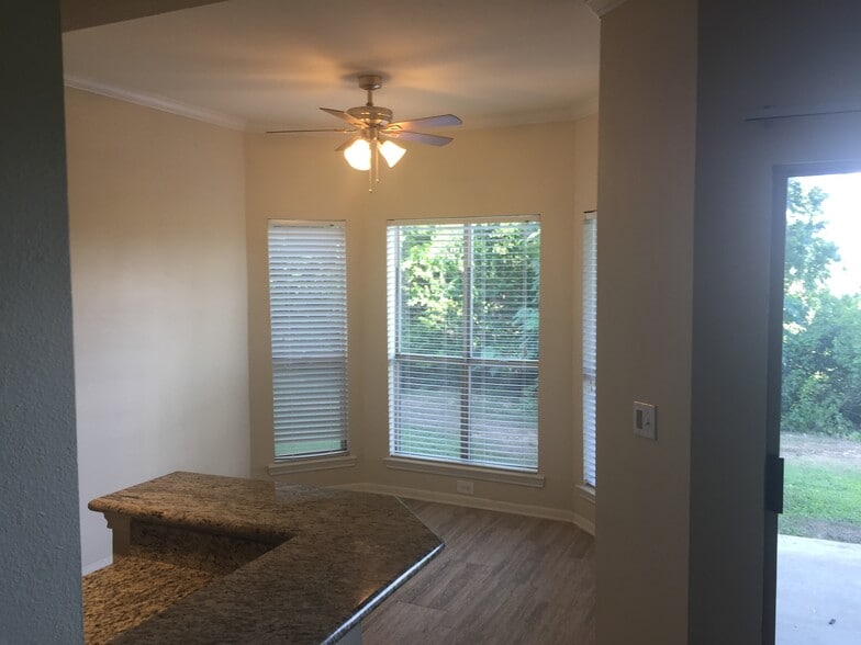 Building Photo - 6000 Shepherd Mountain Cove