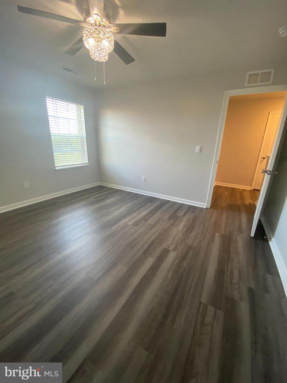 Building Photo - 214 Gumspring Dr
