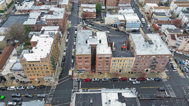 Building Photo - 6601 Broadway