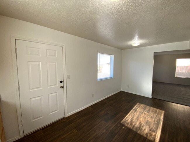 Building Photo - 3 Bedroom Single Story Home Near Northern Blvd NE & Loma Colorado Blvd NE!