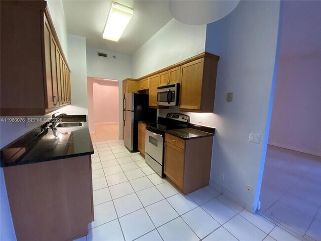 Building Photo - 3640 Yacht Club Dr