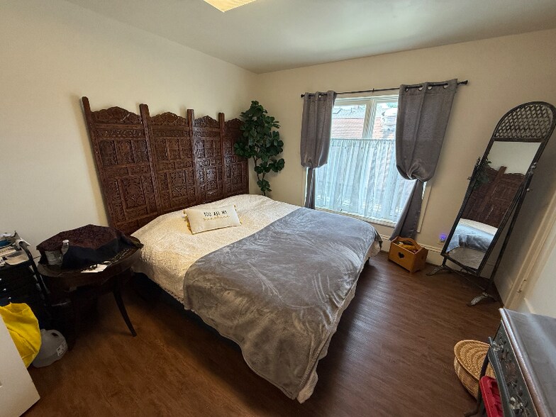 Building Photo - 504 Broadway