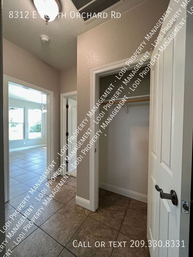 Building Photo - 8312 E Orchard Rd