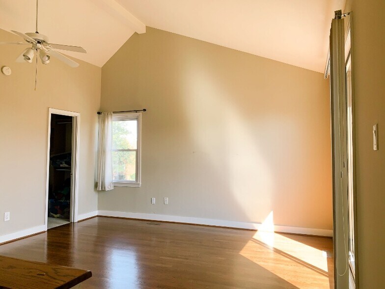 Building Photo - 92 N Bedford St