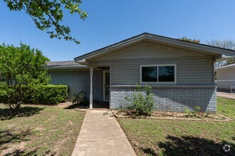 Building Photo - 725 Bellaire Dr