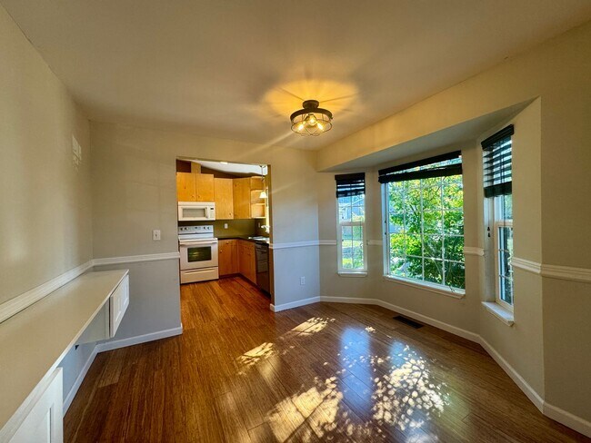 Building Photo - $500 Move In Discount! | 3 Bedroom 2 Bath ...