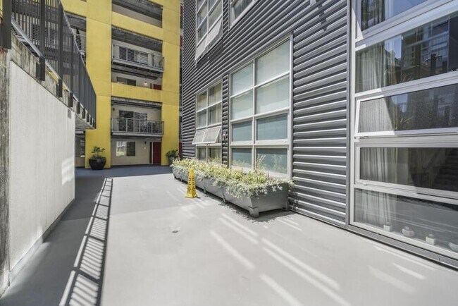 Building Photo - Modern Industrial Loft in Jack London Square