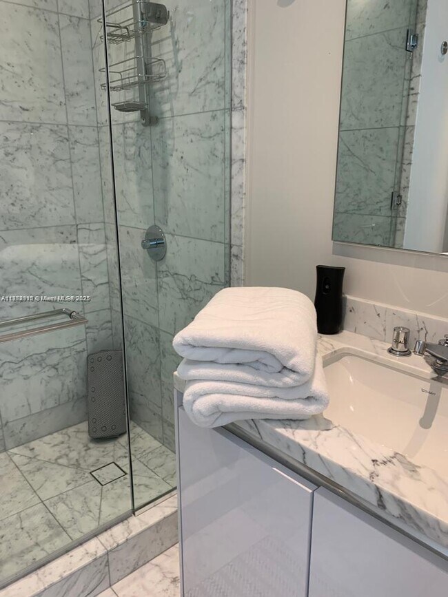 Building Photo - 16901 Collins Ave