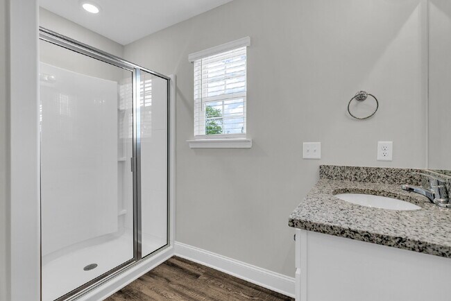 Building Photo - End Unit Townhome in Port Wentworth