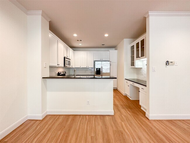 Building Photo - 3001 Murworth Dr