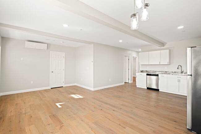 Building Photo - 812 2nd Ave N