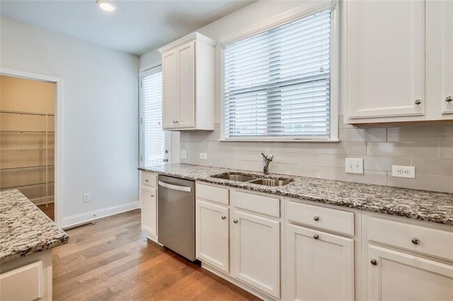 Building Photo - 2510 Great Silver Fir Aly