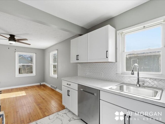 Building Photo - 830 S 49th Ave