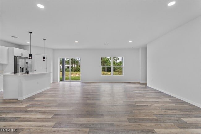 Building Photo - 945 Butler St E