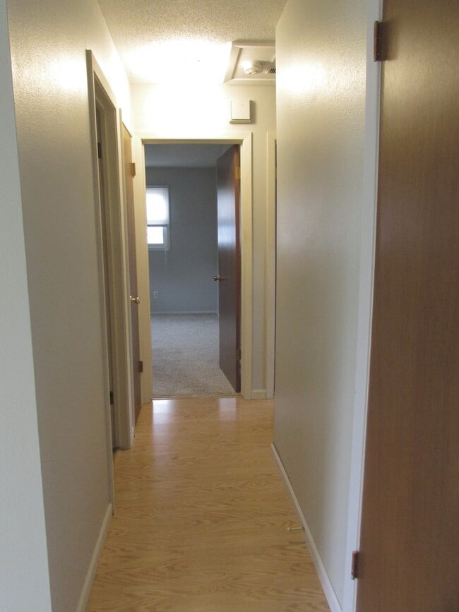 Building Photo - 3 BEDROOM + BONUS ROOOM | 2 BATH | HOUSE |...