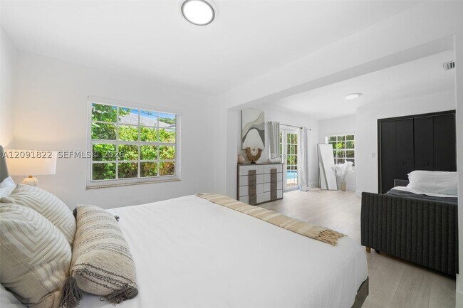 Building Photo - 1308 Seabreeze Blvd