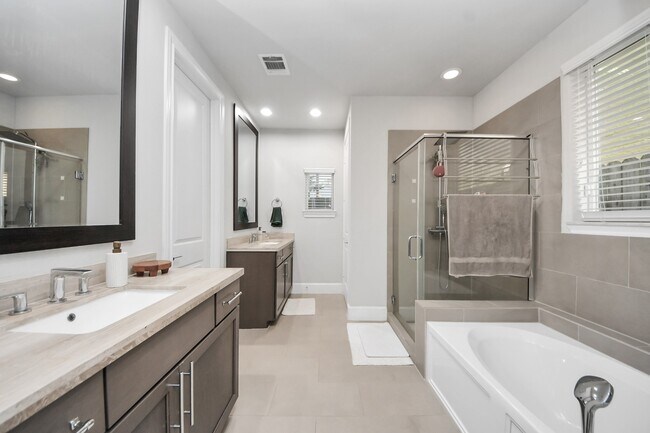 Building Photo - 9614 Riddlewood Ln