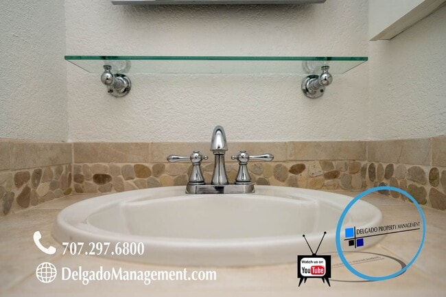 Building Photo - Benicia! Large two bedroom, two and half b...