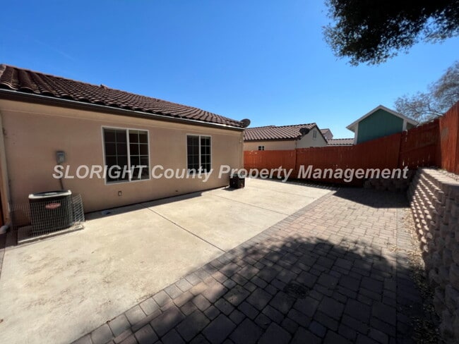 Building Photo - AVAILABLE MAY - 3 Bedroom / 2 Bathroom Home in Templeton