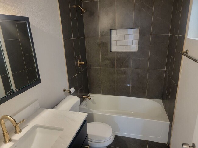 Building Photo - 7401 Valaria Dr