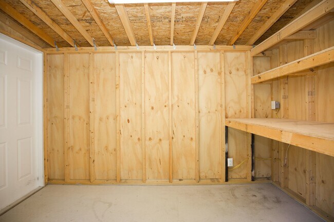 Building Photo - "Spacious and Inviting 2620 sq. ft. Home i...
