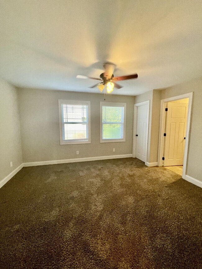 Building Photo - 211 Capstone Dr