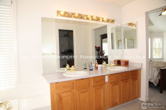 Building Photo - 842 St Andrews Ln