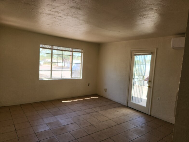 Building Photo - 2140 N Forgeus Ave