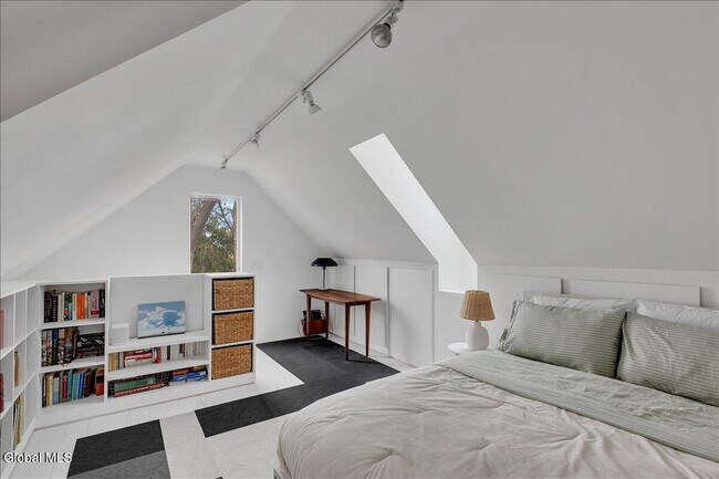 Building Photo - 18 Granite St