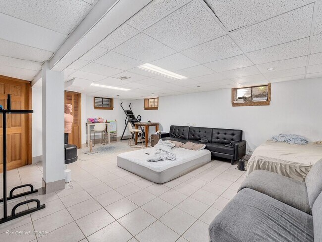 Building Photo - 405 Greenfield Ave