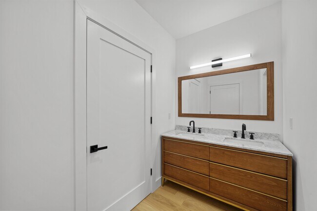 Building Photo - 649 38th St