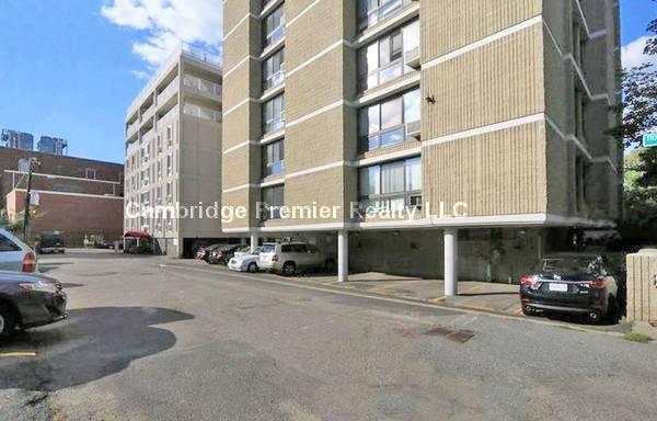 Building Photo - 45 Trowbridge St