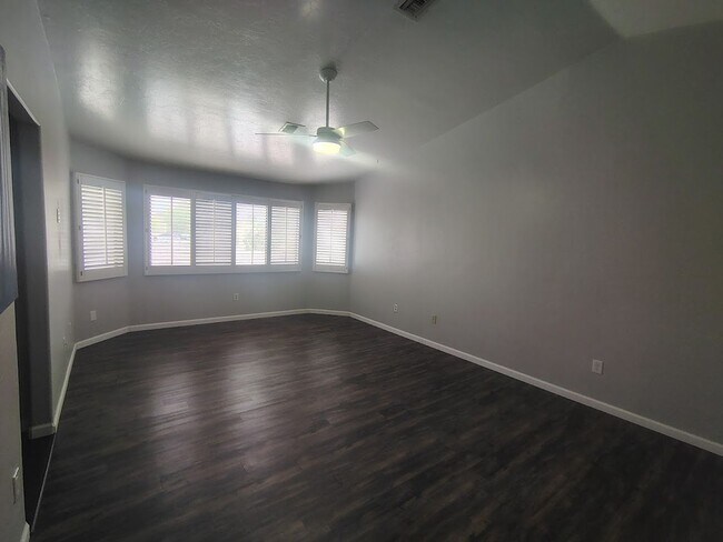 Building Photo - 9047 N Sanguine Dr