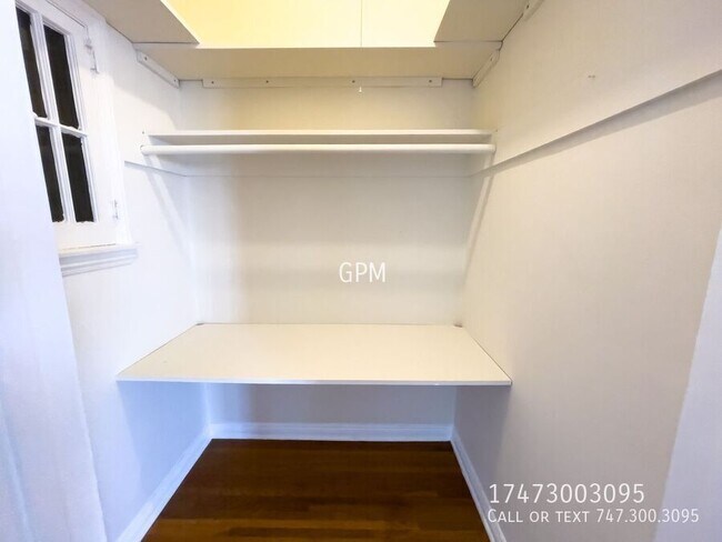 Building Photo - 5353 1/2 La Cresta Ct-