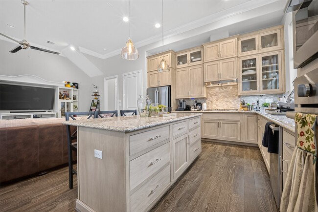 Building Photo - 2703 Kinsley Oaks Dr