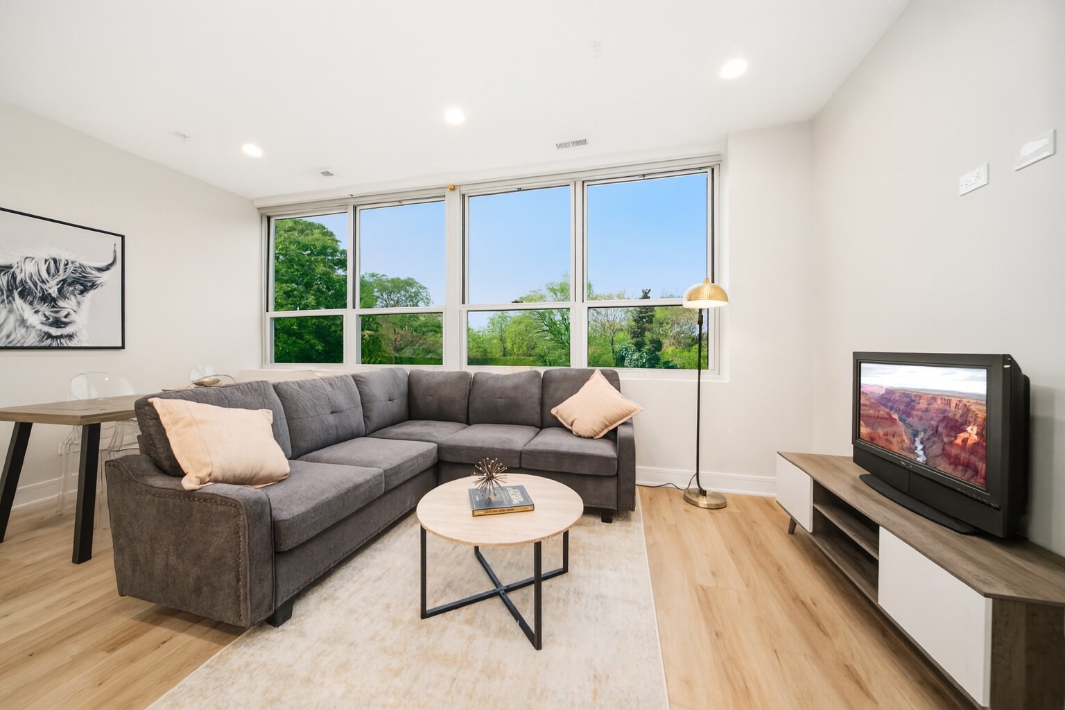 Building Photo - 4015 Prairie Ave