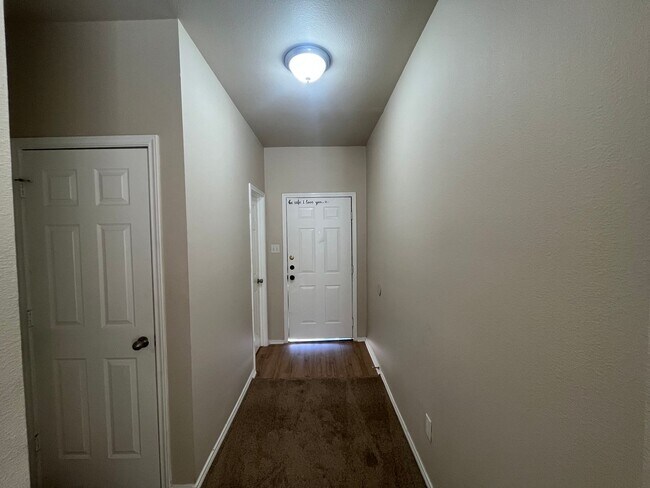 Building Photo - 5811 Golf Bend