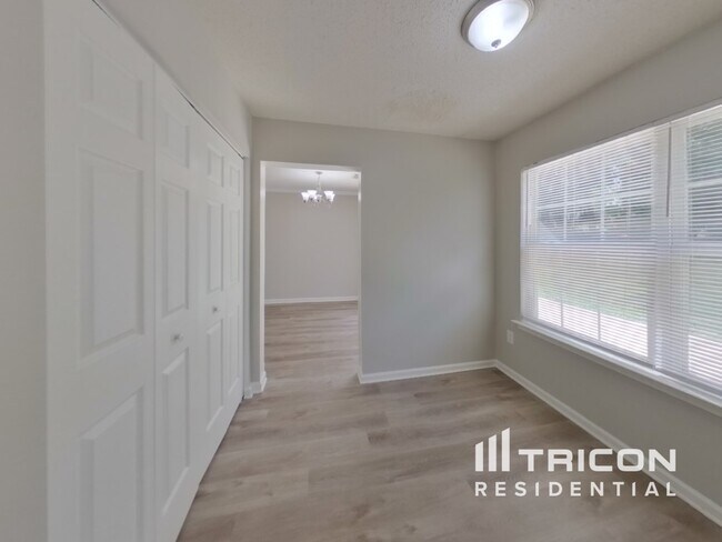 Building Photo - 105 Great Oaks Way