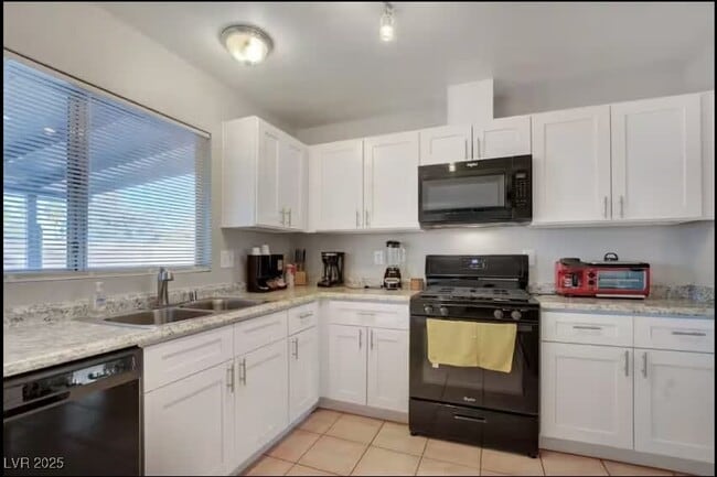 Primary Photo - 3138 Belvedere Dr