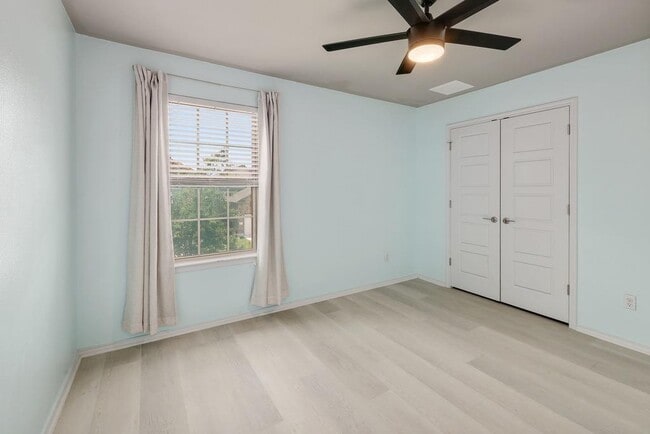 Building Photo - 3651 Sandy Brook Dr