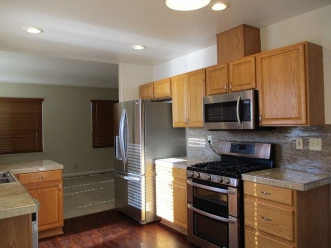 Building Photo - Northwest Suburban  Beauty