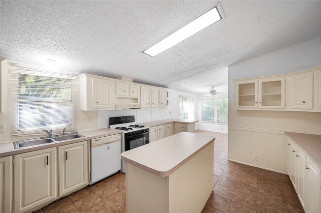 Building Photo - 3614 College St