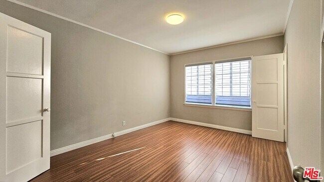 Building Photo - 1020 S Norton Ave