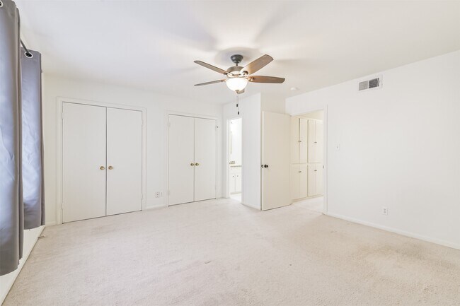 Building Photo - 2505 Watertown Mall St