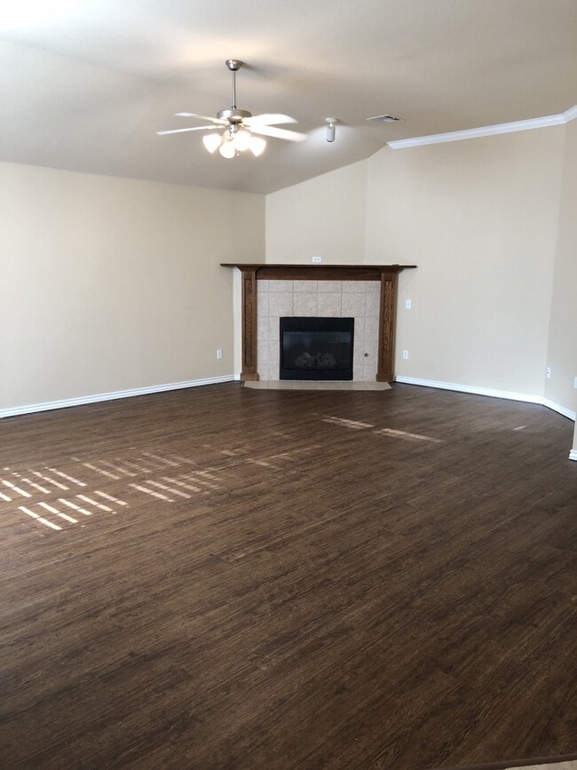 Building Photo - Two Living Areas!!! Spacious Three Bedroom Home in the Woodcreek Addition... Minutes from Campus,...